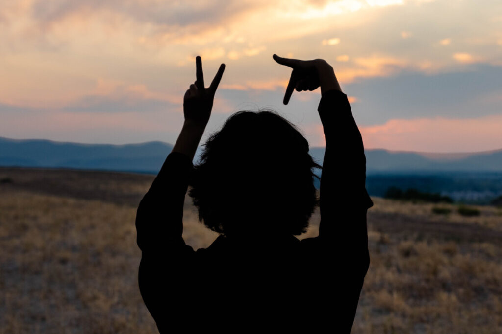 Class of 2027 senior photographer in Colorado at sunset
