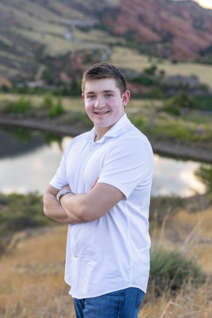 Colorado high school senior photographer with red rocks and foothills