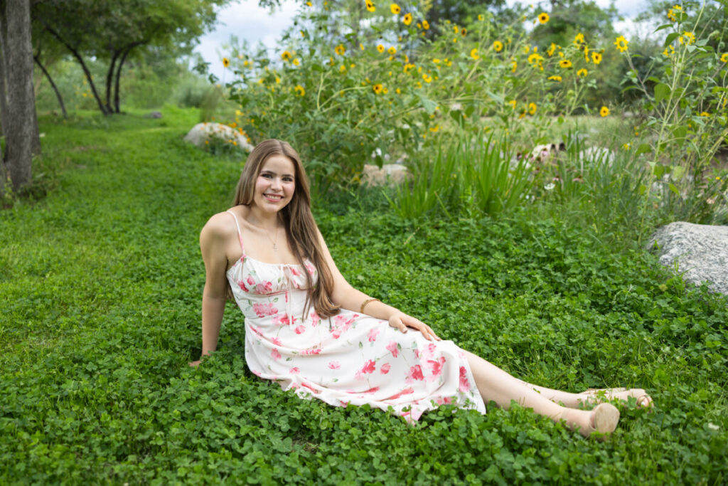 Colorado high school senior photographer at Hudson Gardens