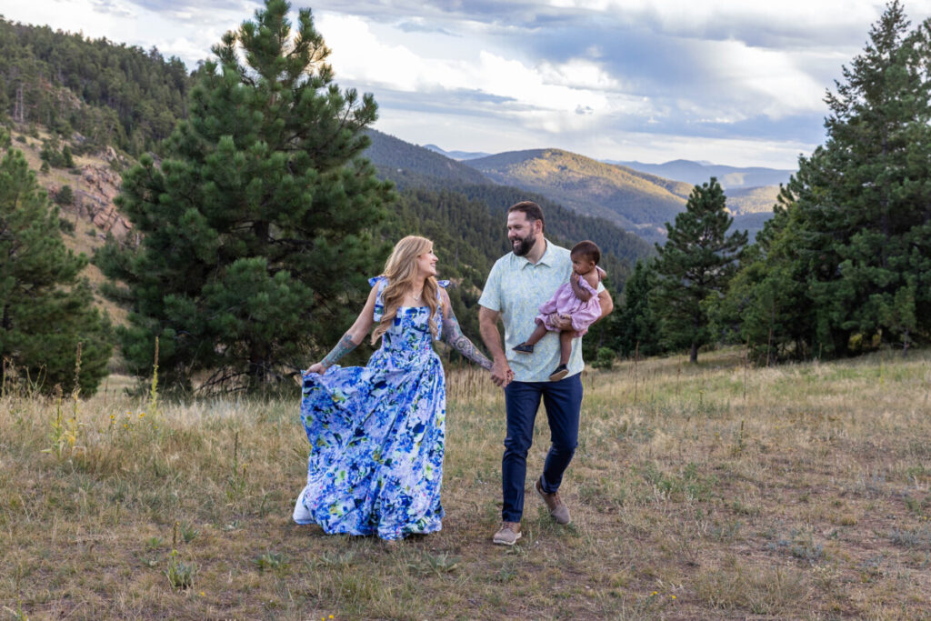 Colorado family and child photographer in mountains