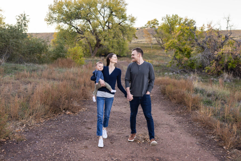 Colorado family photographer with fall leaves