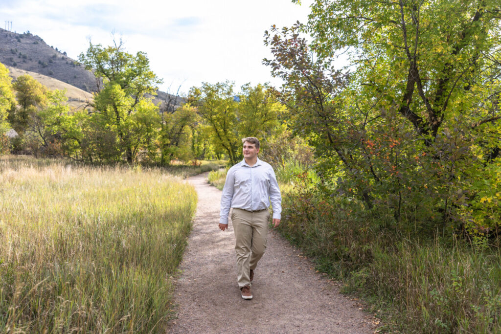 Colorado high school senior photographer with the foothills and fall color