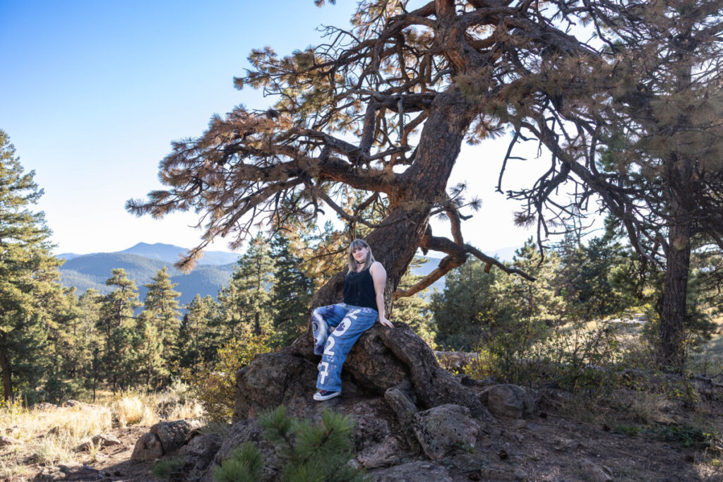 Colorado high school senior photo session with mountains