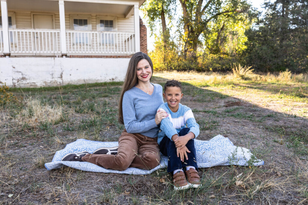 Colorado family photographer at Fly'N B park in Highlands Ranch