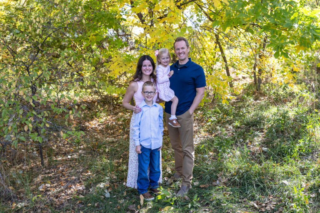 Littleton family photographer in the fall at Fly'N B park