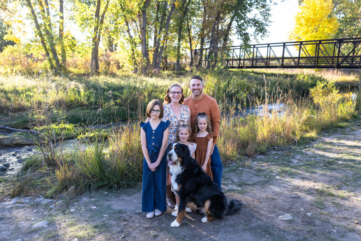 Colorado family photographer in the fall with kids and a dog near the water