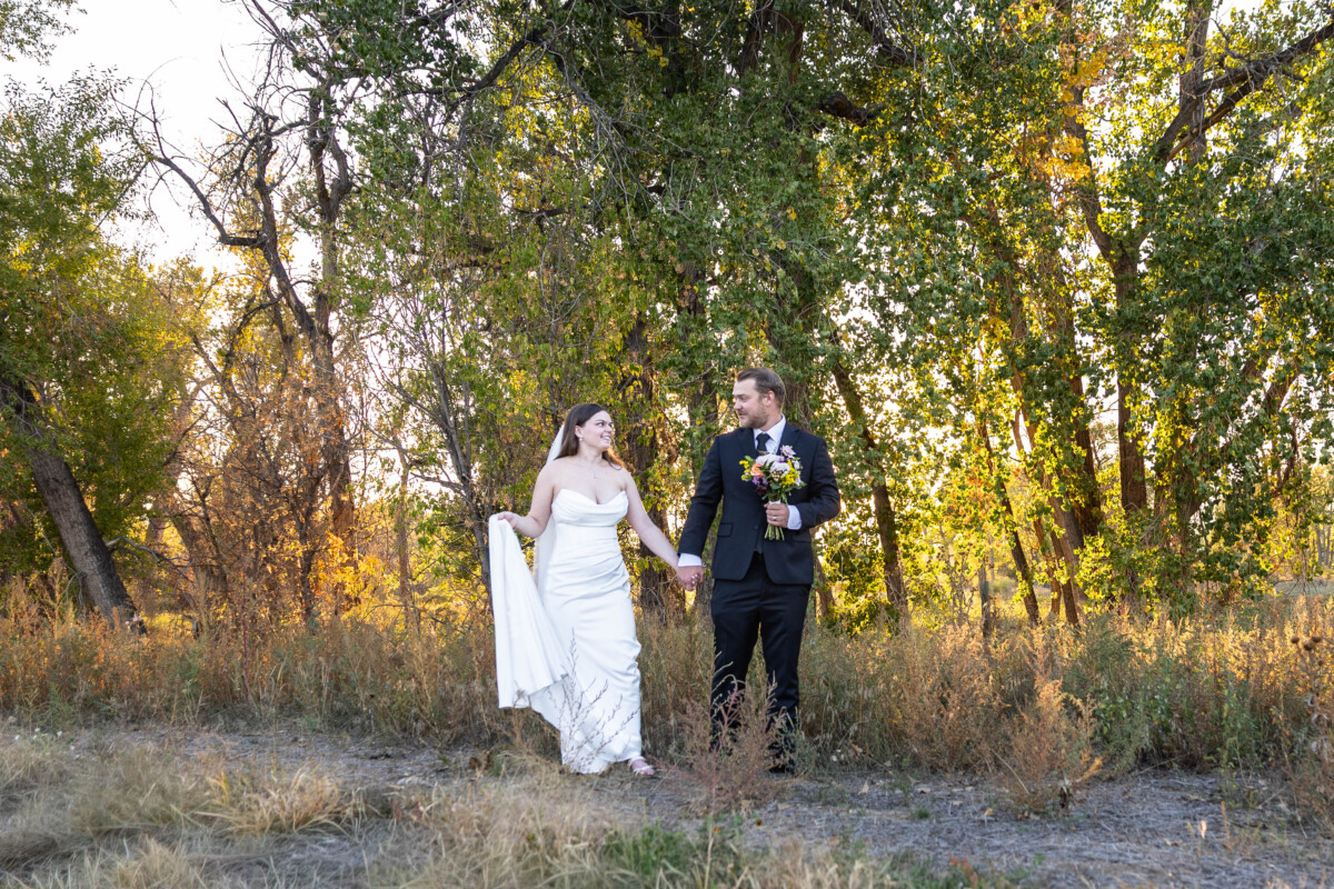 Colorado wedding photographer in the fall with bride and groom